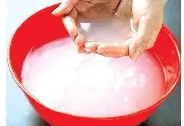 夏天用啤酒、淘米水澆花,一個「細節」不注意,小蟲橫飛臭味十足