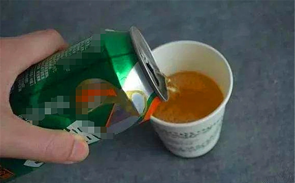 別再「傻傻」用啤酒澆黃金葛了,方法沒用對,難怪不是腐根就是長蟲