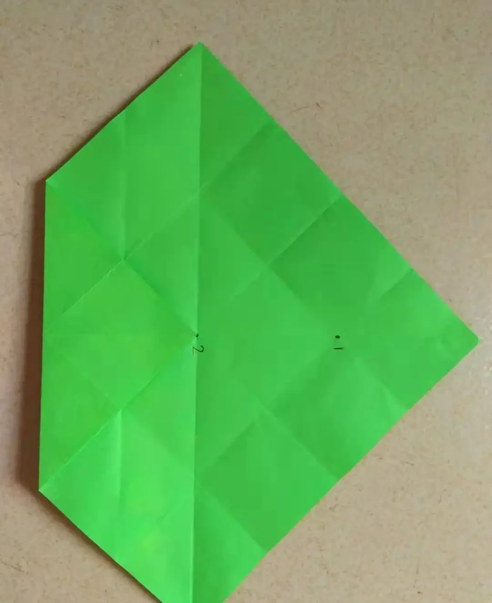 手工摺紙:用一張紙就能折玫瑰花葉子,關鍵是成品還這麼形象逼真