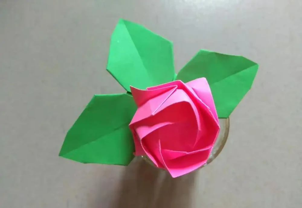 手工摺紙:用一張紙就能折玫瑰花葉子,關鍵是成品還這麼形象逼真