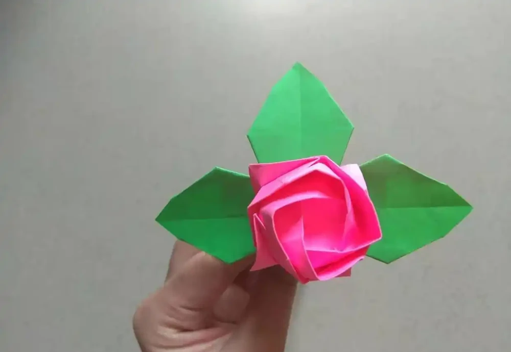 手工摺紙:用一張紙就能折玫瑰花葉子,關鍵是成品還這麼形象逼真