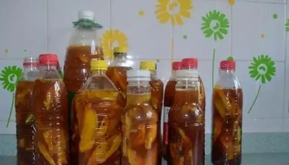 養花如何避免黃葉、長得慢？4種「神仙水」澆花，植株葉綠根壯