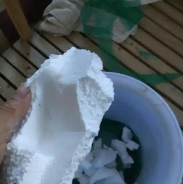 養花不花錢,一些「大顆粒」,墊花盆裡,瀝水又透氣,養花一級棒