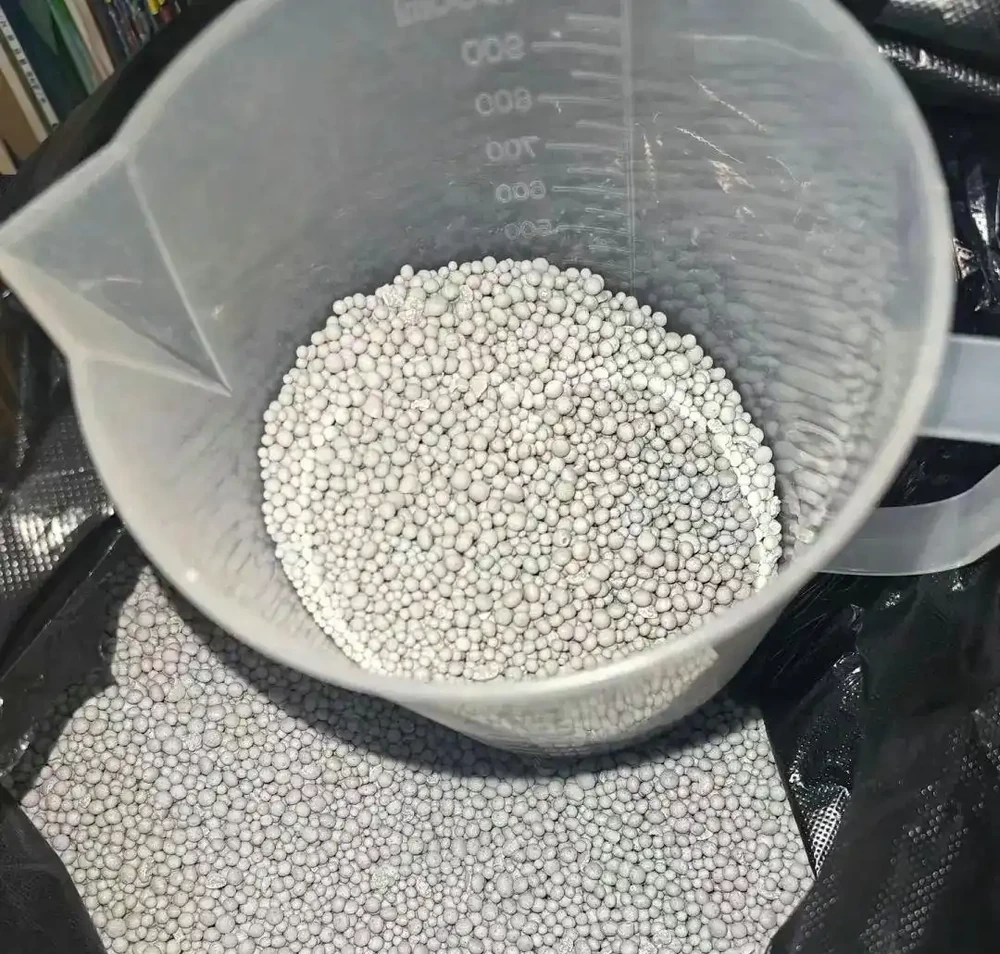 養花施肥，水溶性肥料效果最好，噴葉，灌根，對開花幫助很大！