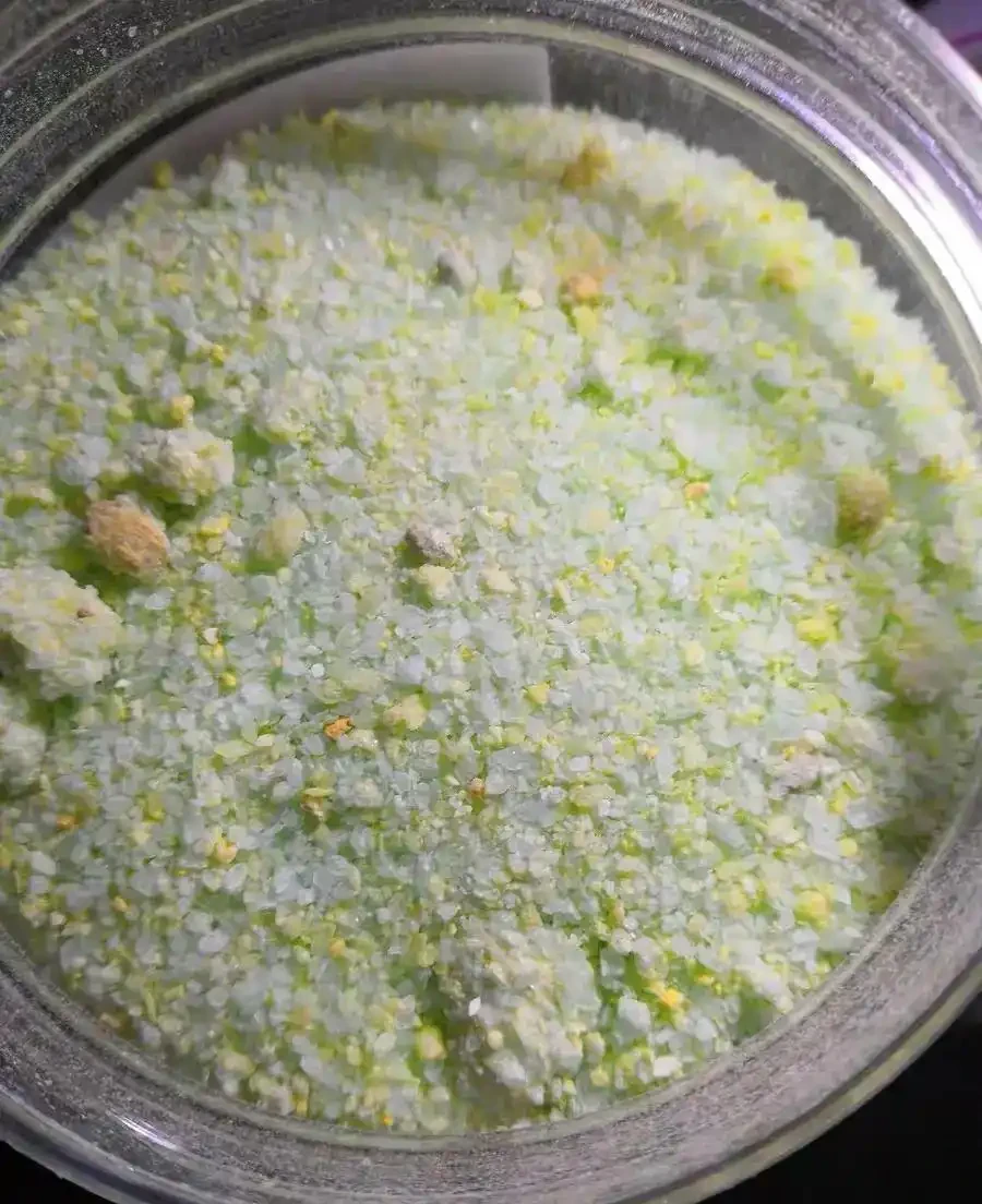 養花施肥，水溶性肥料效果最好，噴葉，灌根，對開花幫助很大！