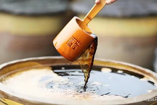 這5種花最愛「喝醋」！春天澆一杯，葉子綠得滴油，花苞蹭蹭冒！