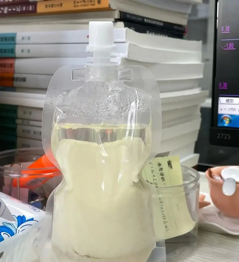 龍血樹就愛喝這種「水」，15天餵它一杯，根壯葉綠旺家又好看