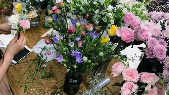 啤酒澆花真管用?兩招讓花開滿盆,鄰居都來偷師!