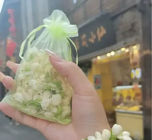 什麼是醒花?原來鮮花 「喝飽水」,能美更多天