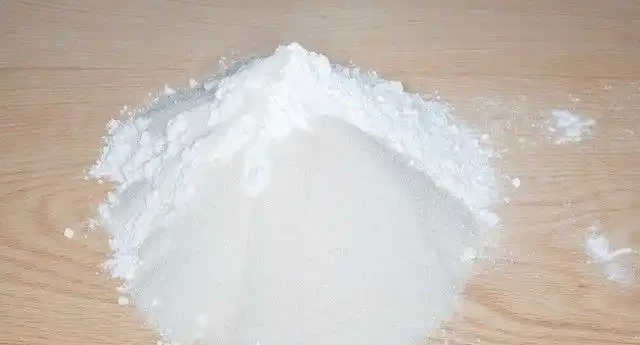 澆花光加水可不行！加這倆料，葉子綠得發光，一週爆花，美翻啦