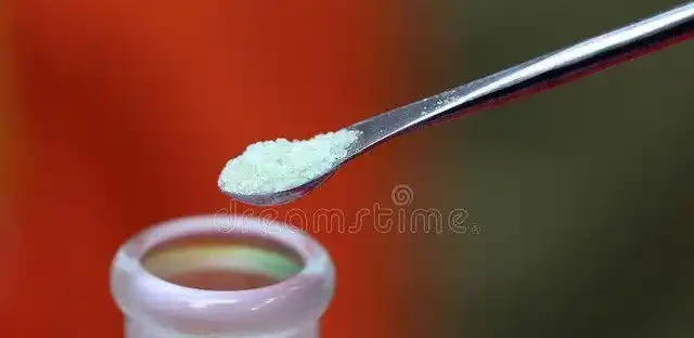 澆花光加水可不行！加這倆料，葉子綠得發光，一週爆花，美翻啦
